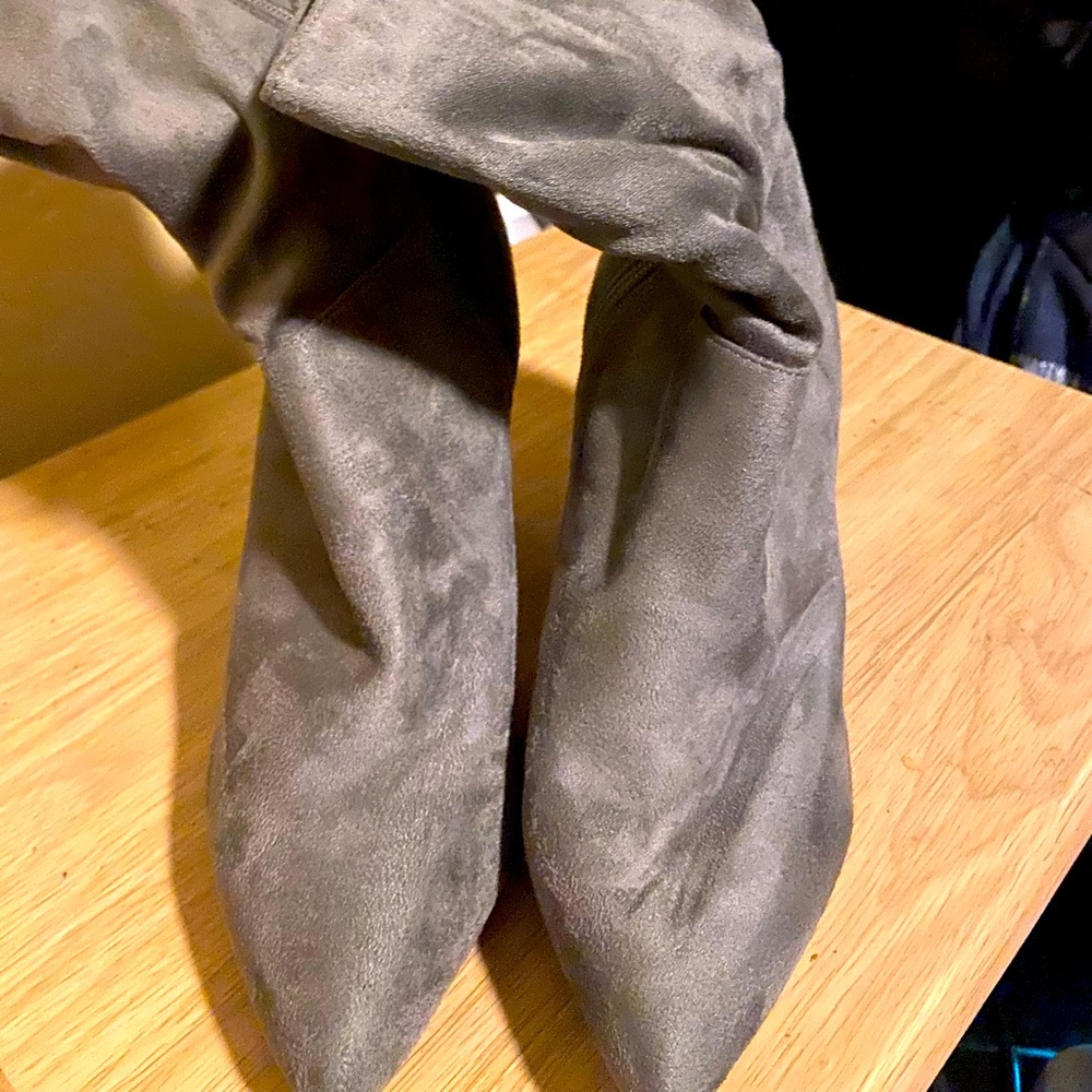 Grey Ankle heal boots never worn item is NOT SUEDE but looks it Size 10 w/Zipper